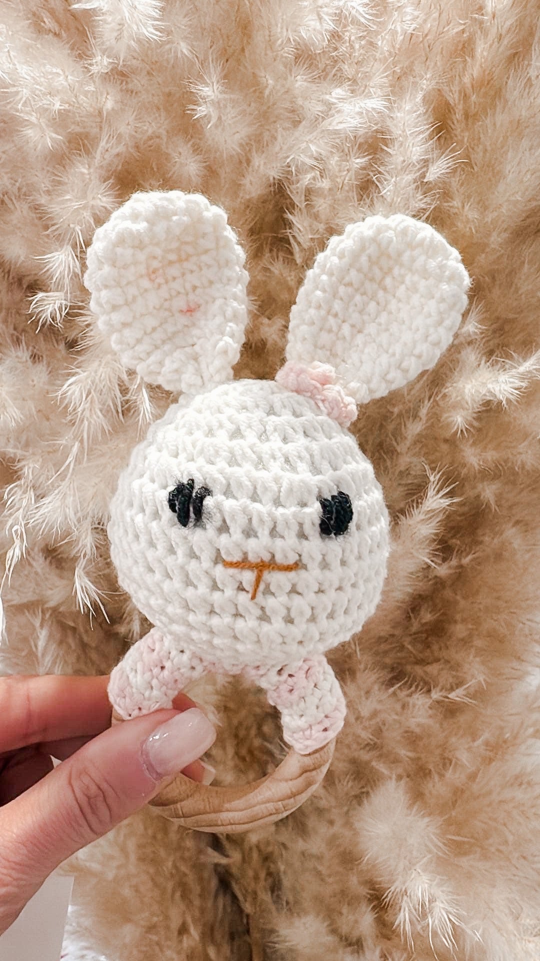 Hochet lapin rose